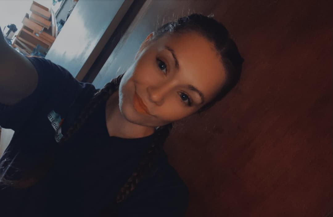 Pounding her pussy with her fuzzy socks on Pullin her hair with her sexy moans