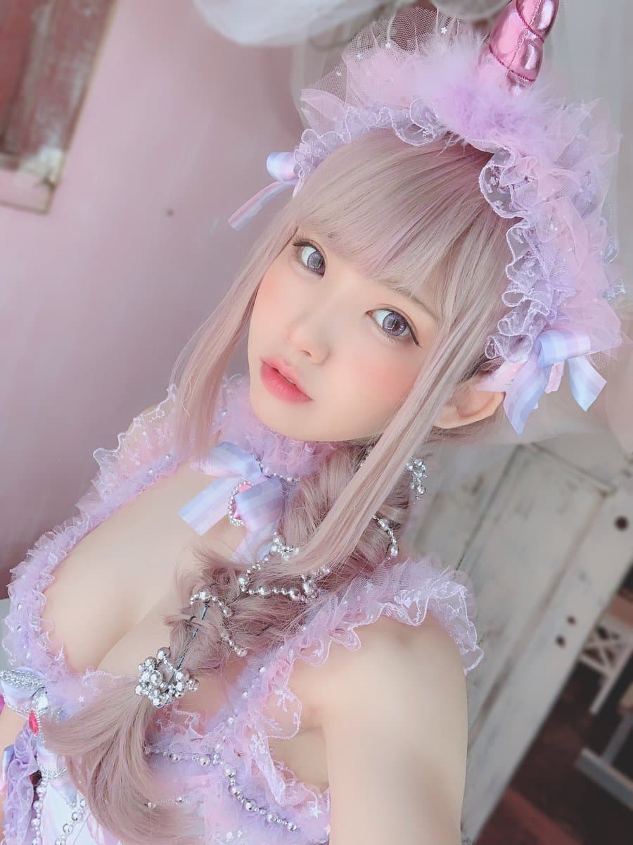 ENAKO RIN: these Japanese Cosplayer worth the waste of your offspring/ baby oil housed in your balls