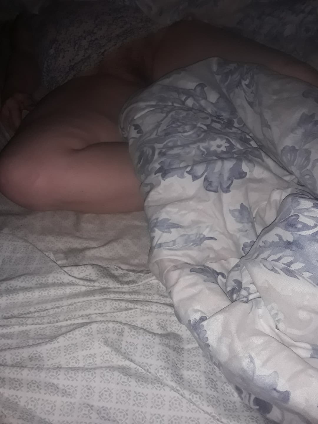 Horny Saturday from my Fat Wife. Another day to listen to her babble.