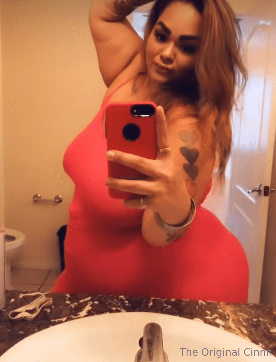 MamI wiT a BIG OL buTt !!