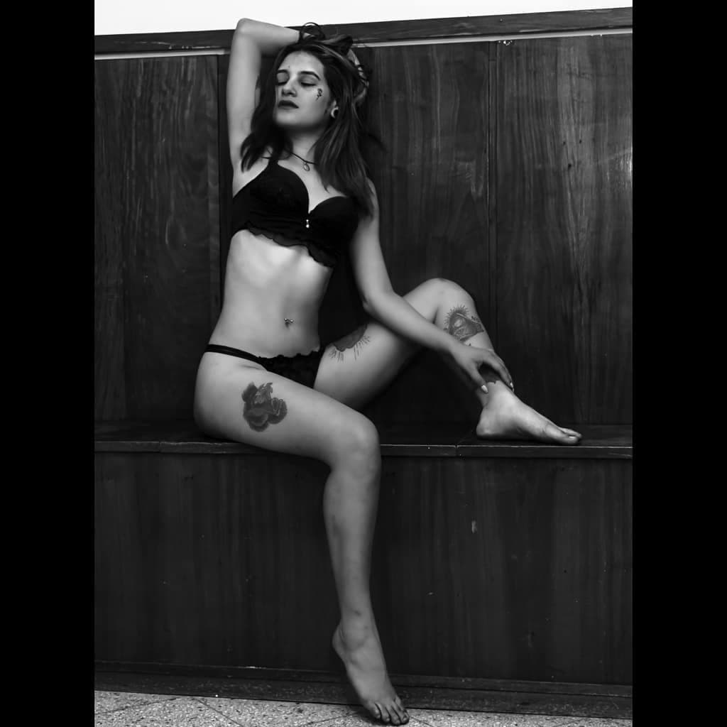 Click to view full size d4rry petite tattoed girl OF