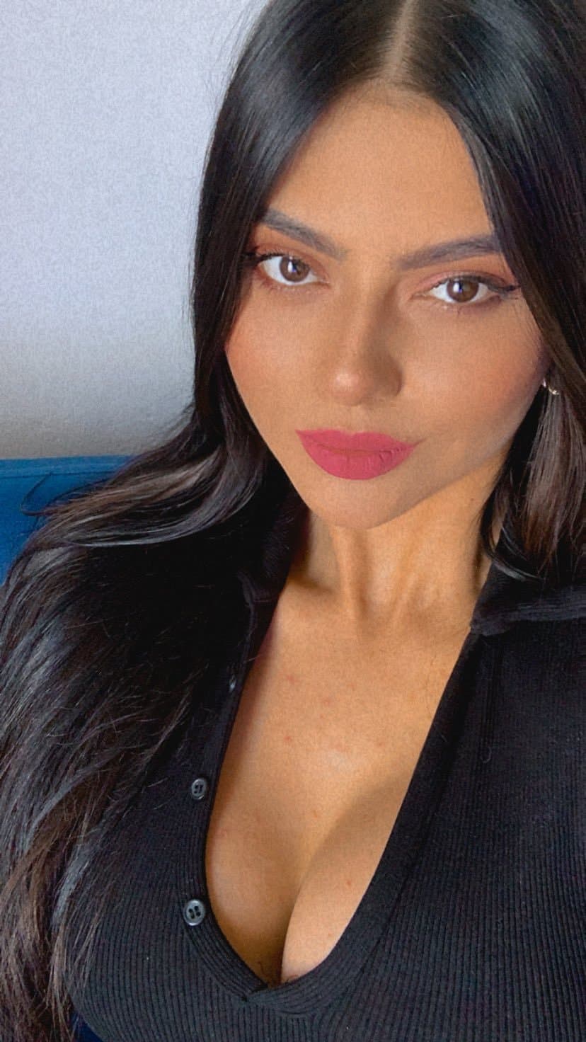 Supermodel goddess drinks sperm from 100 men