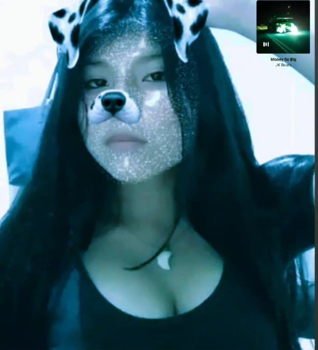 Miren esta perrita, escríbanle, yo tengo sus nu des