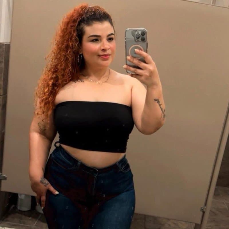 Tiny guy gets fucked - aShemaletube.com_1