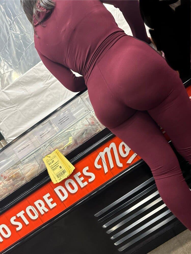 Latina milf mom with a nice ass on her creep shot at the store today