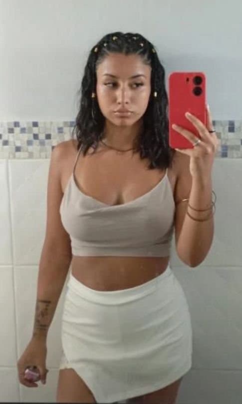 Me vuelven loco las tetas de estás pendejas