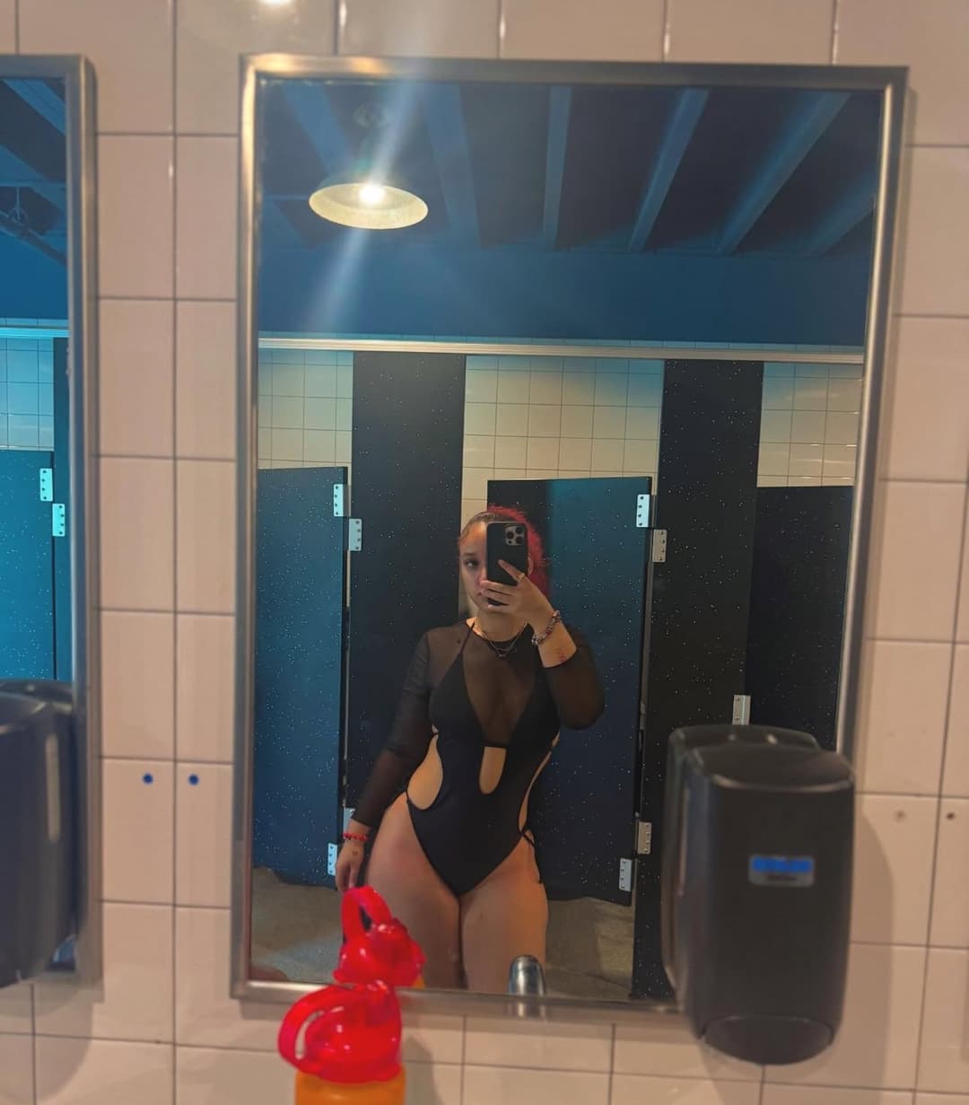 Fat ass Latina twerking showing that fat ass