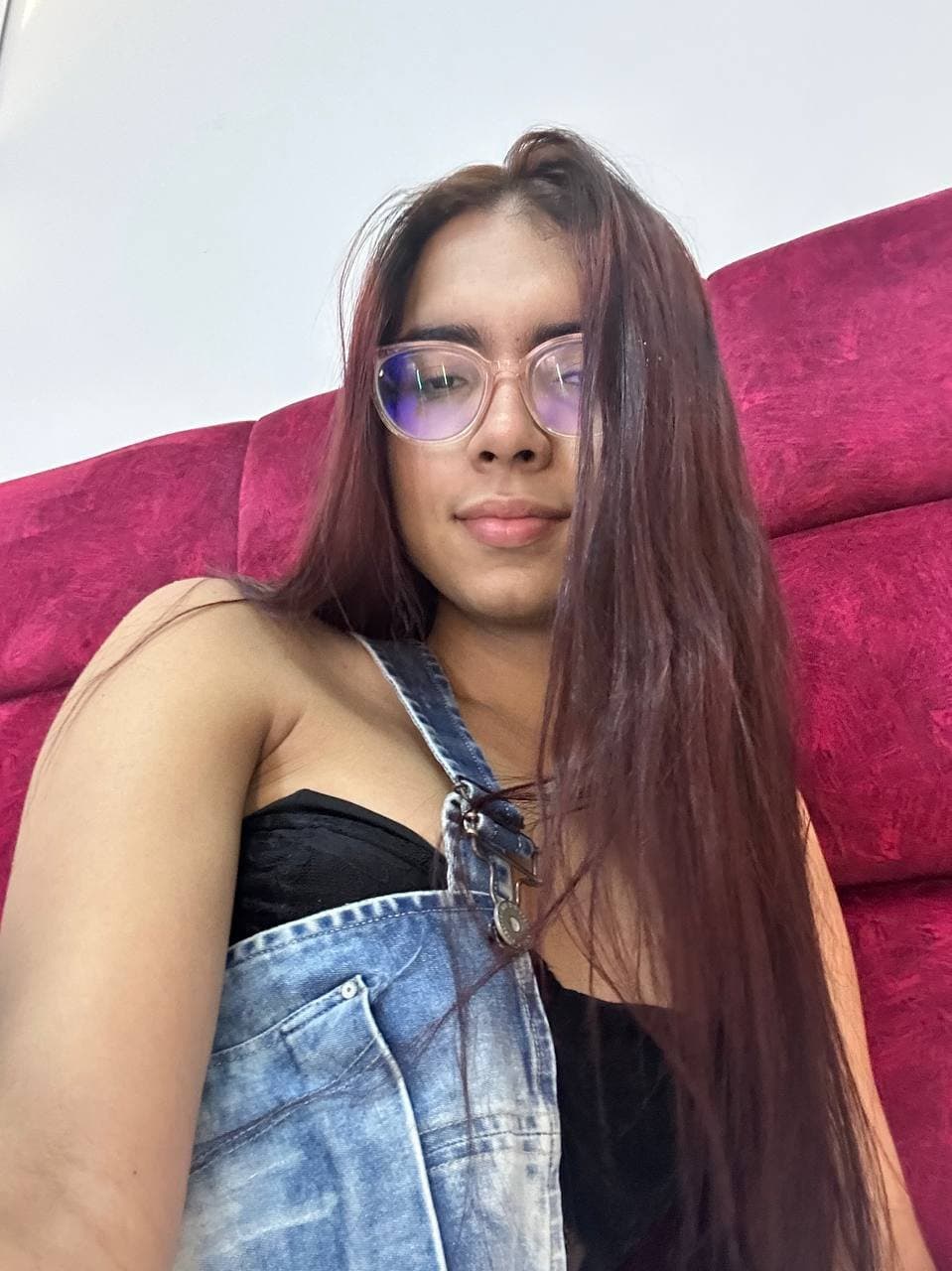 I just want you to hold my hair without letting go...
http://es.stripchat.com/sara_saenz99