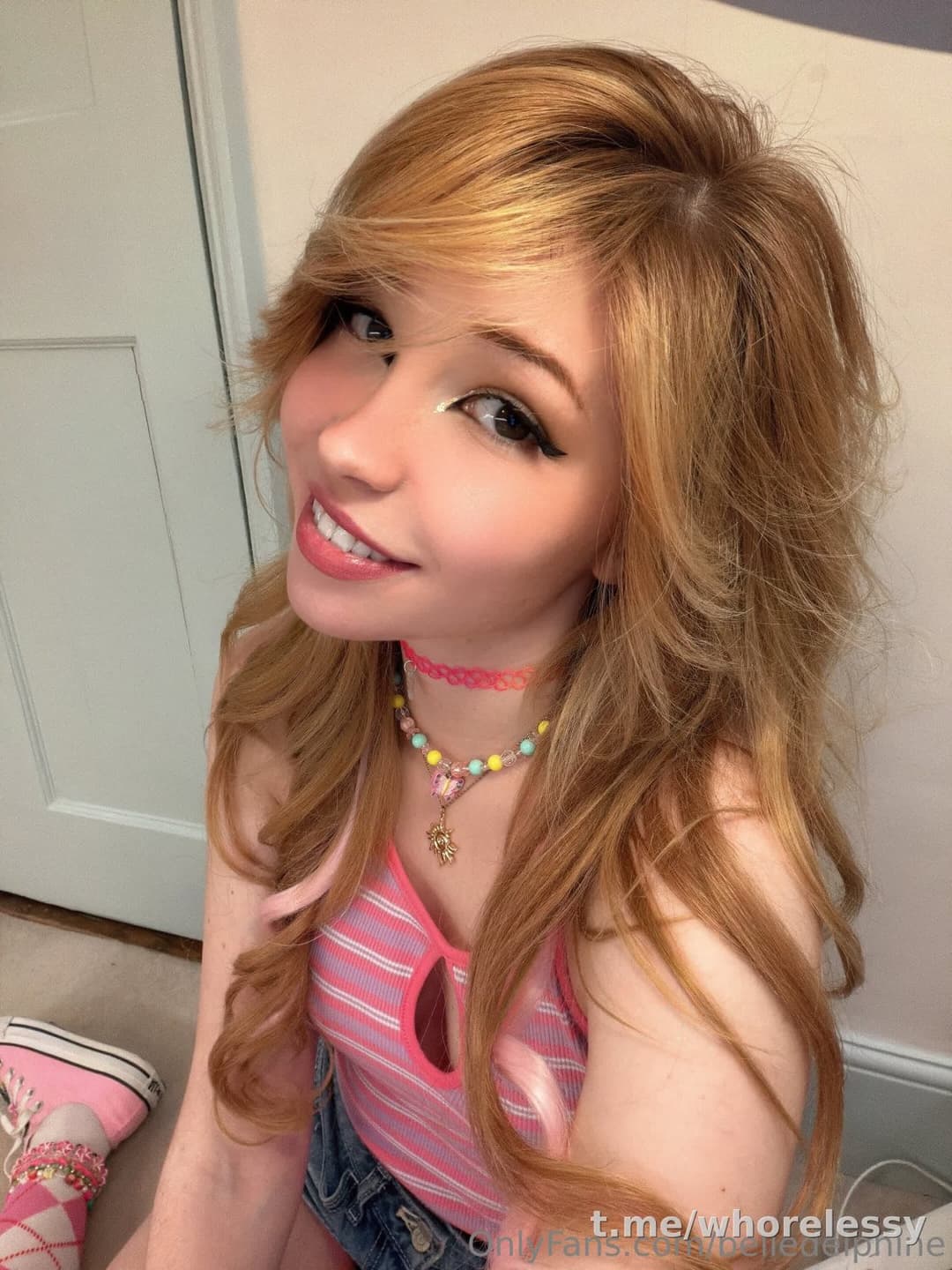 Cute egirl teases pink panties and flashes tits