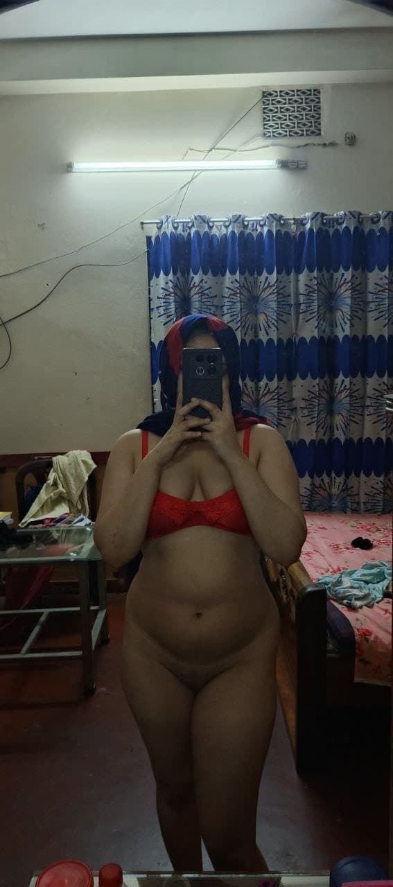 sexy Indian figure Hijab cute and sexy face giving blowjob and getting fucked leaked pics