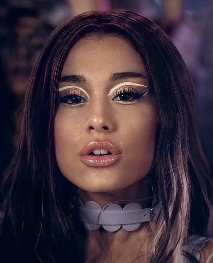 More Ariana Grande face/lips porn to goon to ?