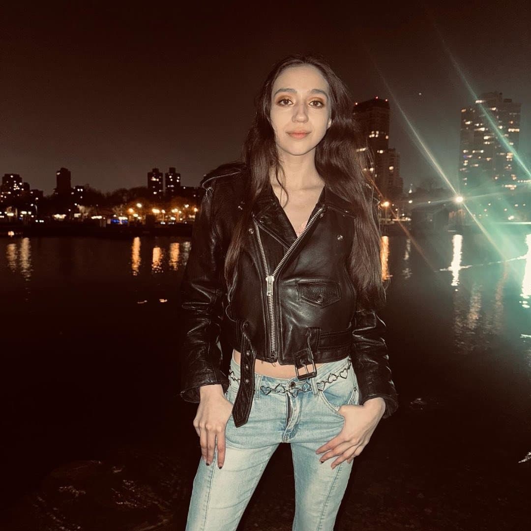 PETITE GOTH LATINA SNAPCHAT GYM SLUT EGIRL SPREADING HER TIGHT WET PUSSY & ASSHOLE WIDE USING DILDO