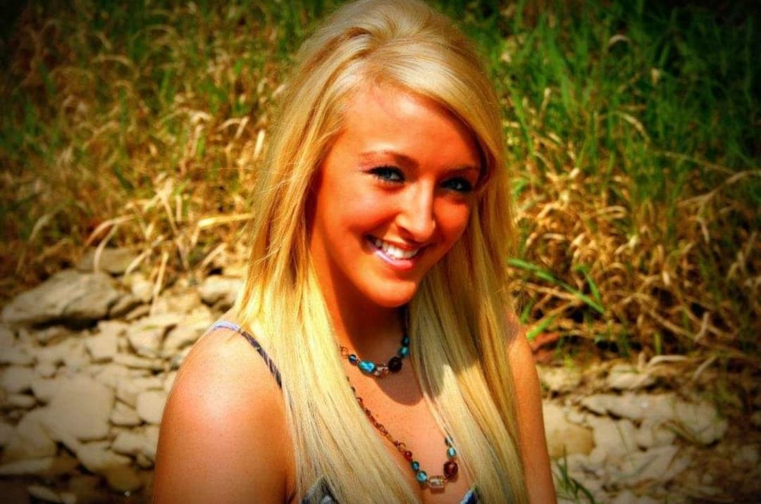 Anissa 18yo. Comment, repost, or message me.