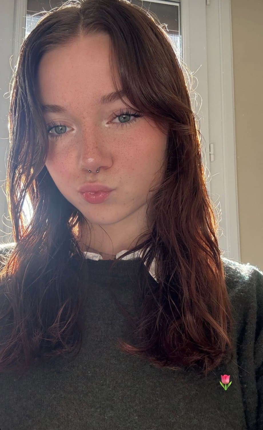 Fitness hot 18yo girl showing off