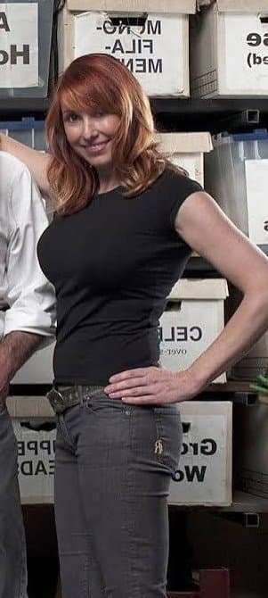 Red headed Kari Byron is one sexy science nerd.  Smart and slutty a gooner dream woman