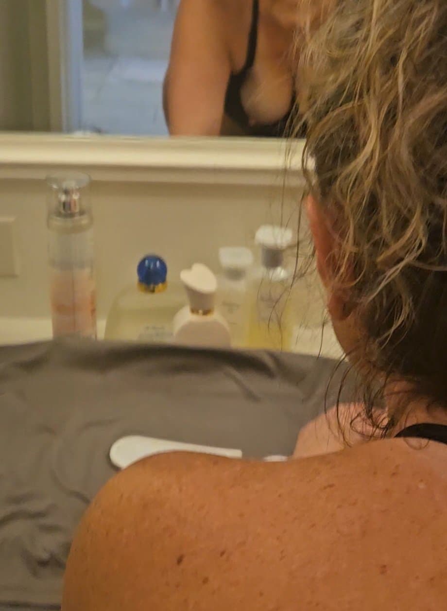 Click to view full size She likes to Fuck in front of the mirror