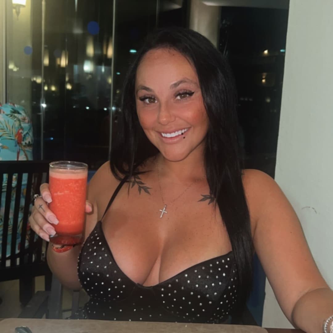 French Canadian Realtor Tatted Baddie