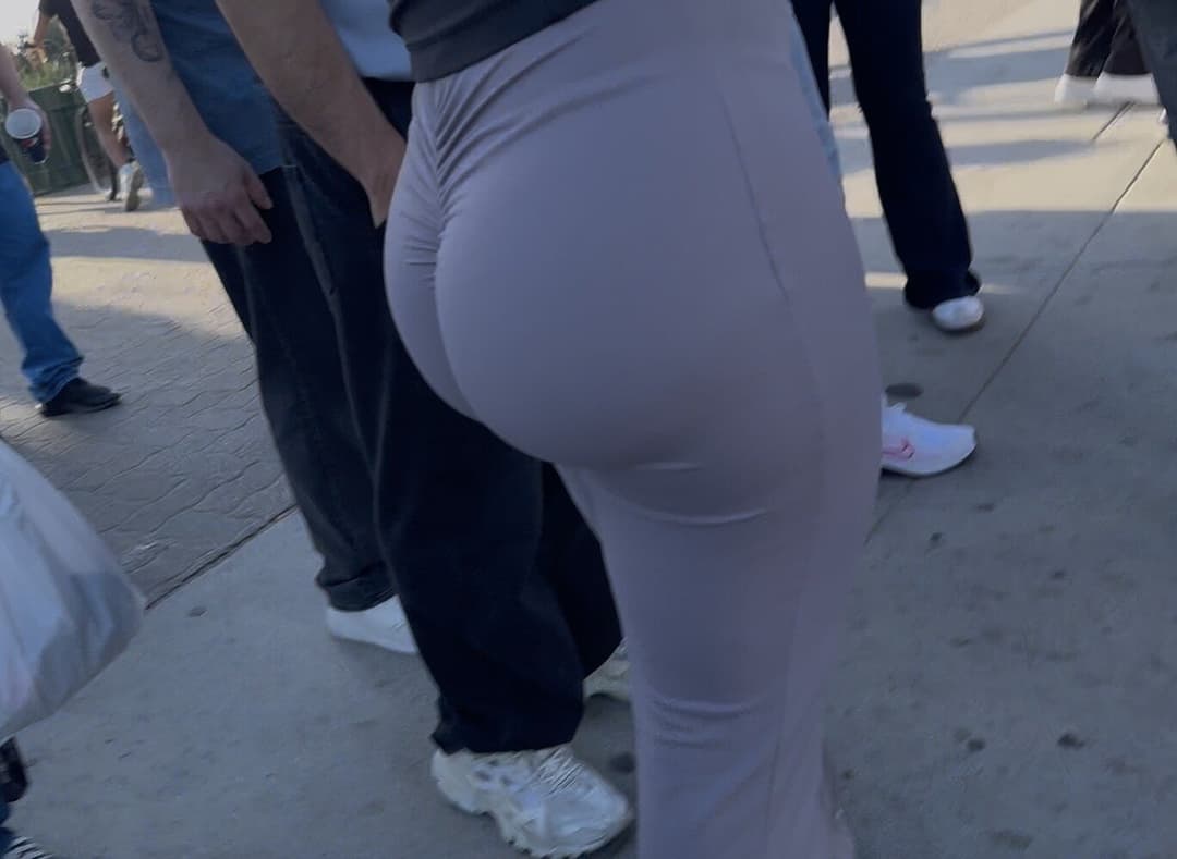 At the pier slim thick Latina with a fat fucken ass especially with those leggings ass was to fat