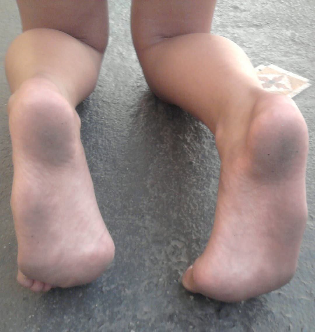 dirty soles / solinhas do pé sujas da morena