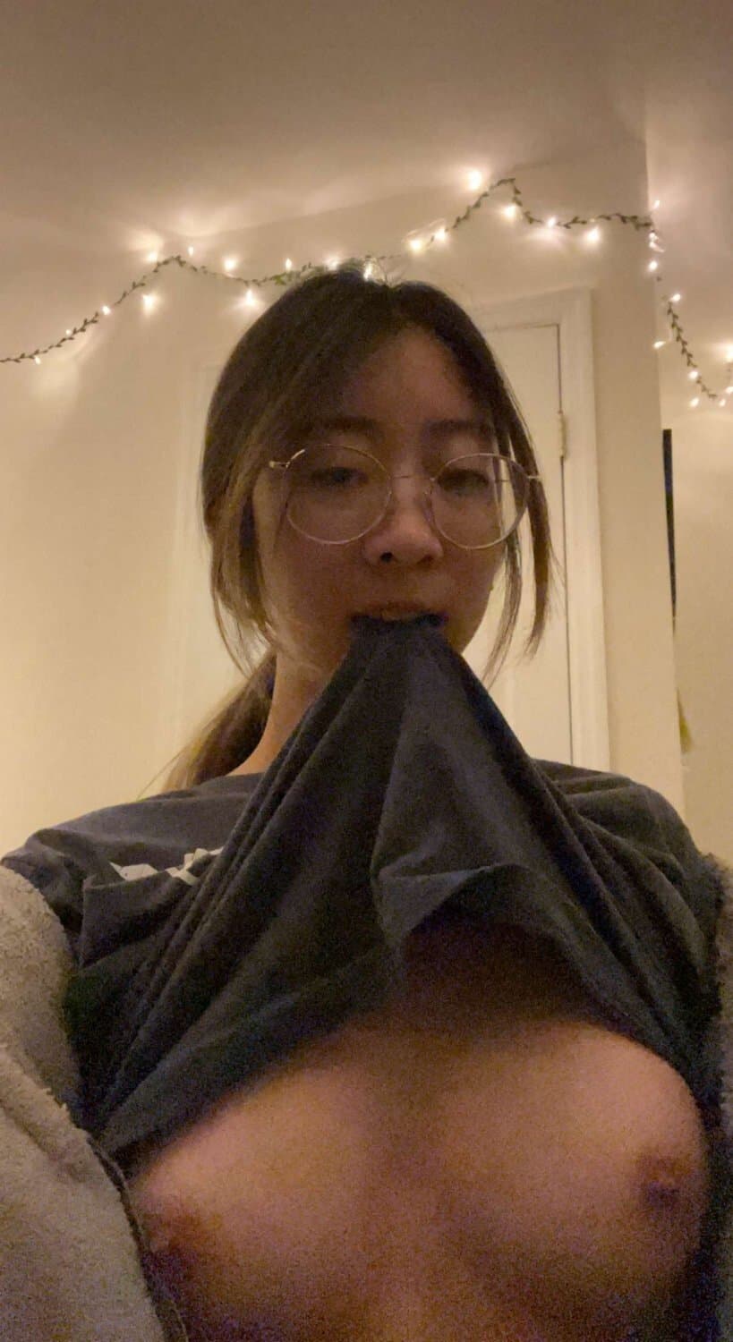 College Freshman’s LEAKED Asian NUDES !!!