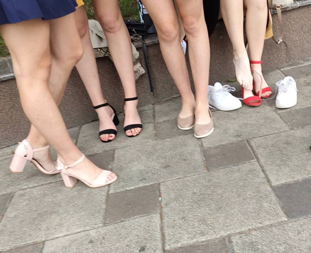 Hot slut - sexy feet. Foot fetish legs. high heels