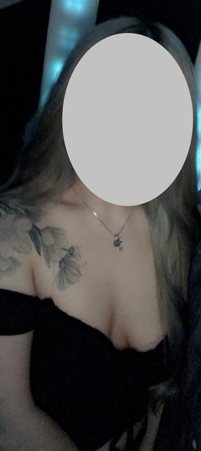 Sexy Asian blonde abg with flower tats leaks - dm flower abg for more