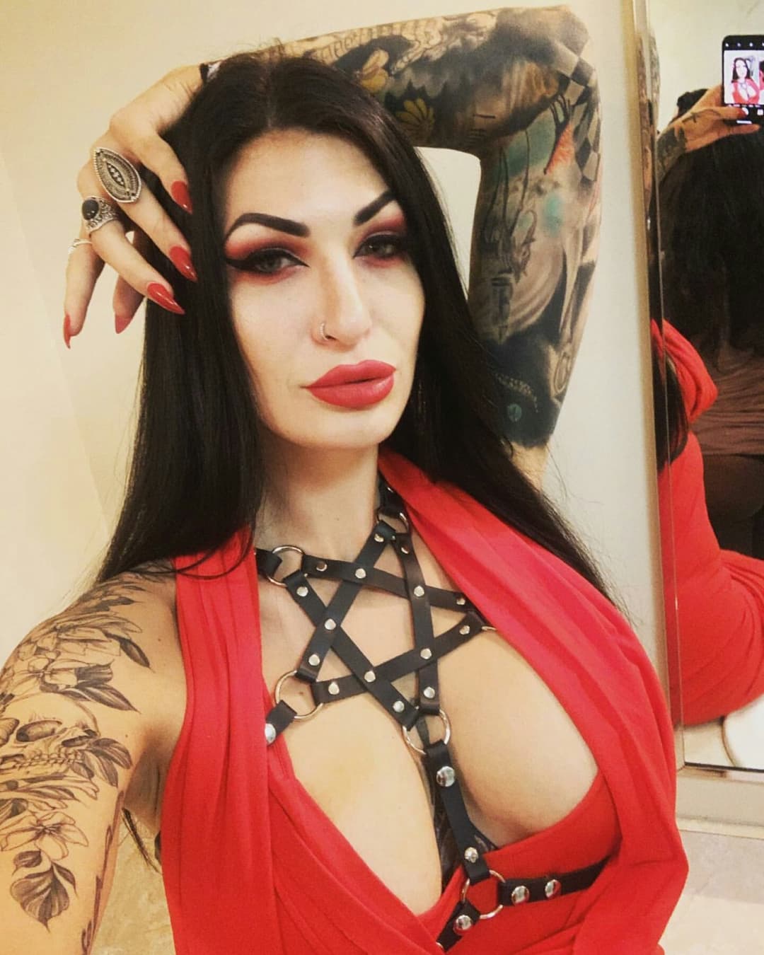 Even A 6’1 Female Dom Can’t Resist BBC