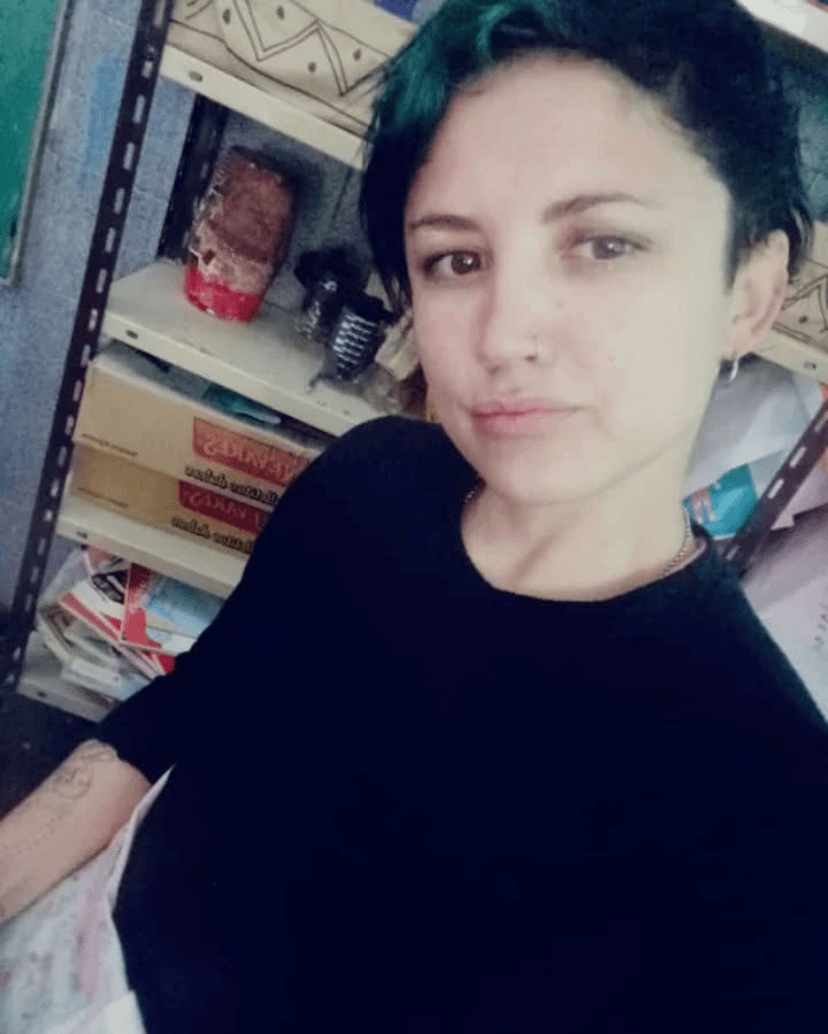 Click to view full size Sexy MILF Argentinian Ava Loves to Pee and Finger Her Pussy!