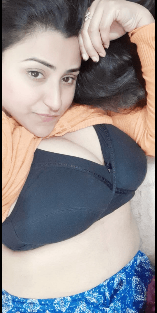 Busty Desi Girl Has Huge Melons