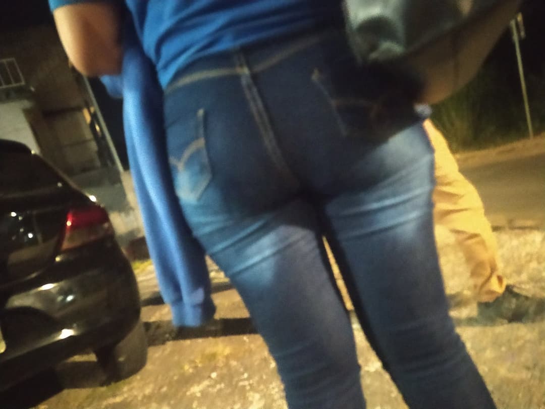 Mature on Bus stop ?