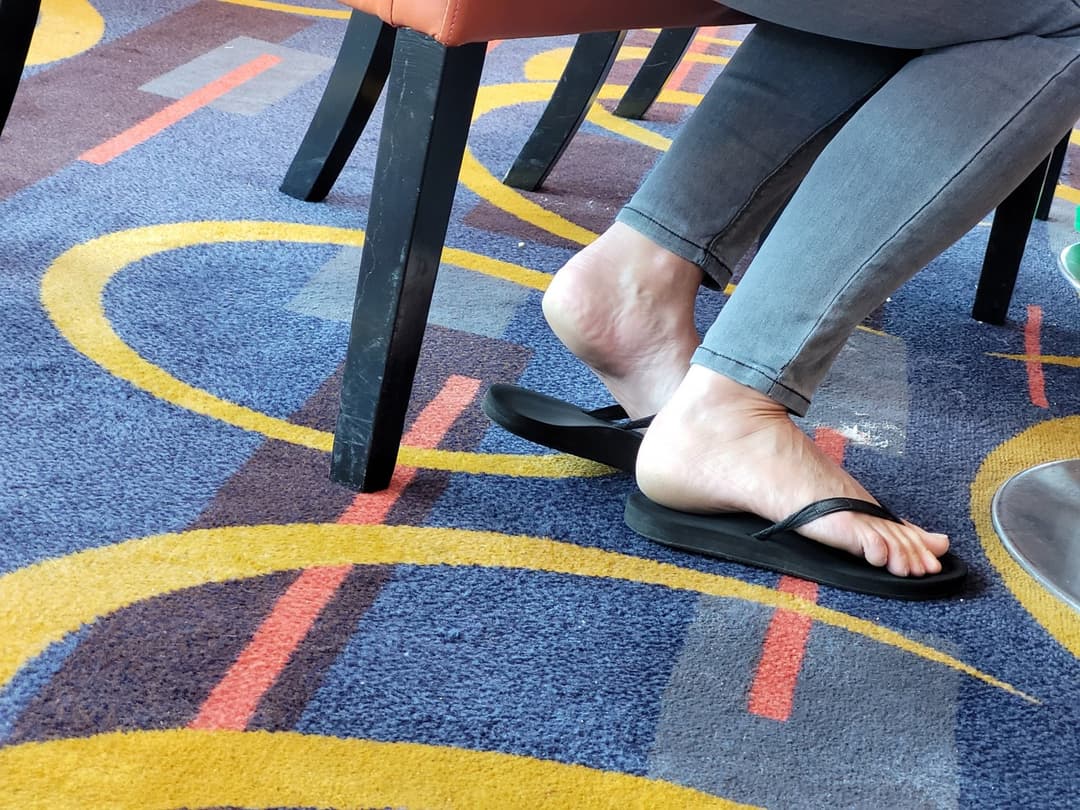 White milf feet on the cruise