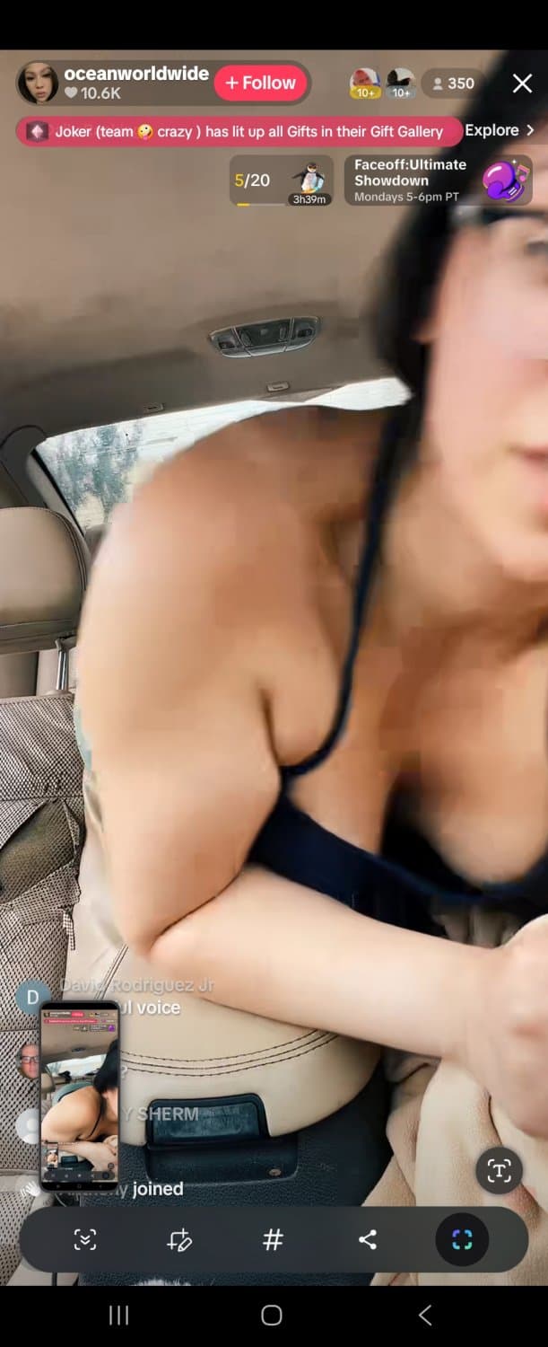 Onlyfans Model Ocean Latina cleavage