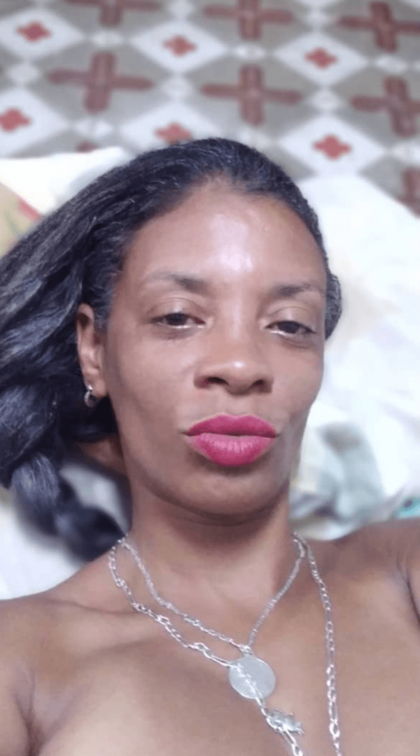 BESOS DESDE CUBA SU PUTA LA MAS CALIENTE DE LA HABANA KENYA LEYVAS