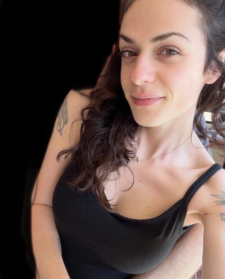 Big Tit Slut (Big Sister in Profile)??