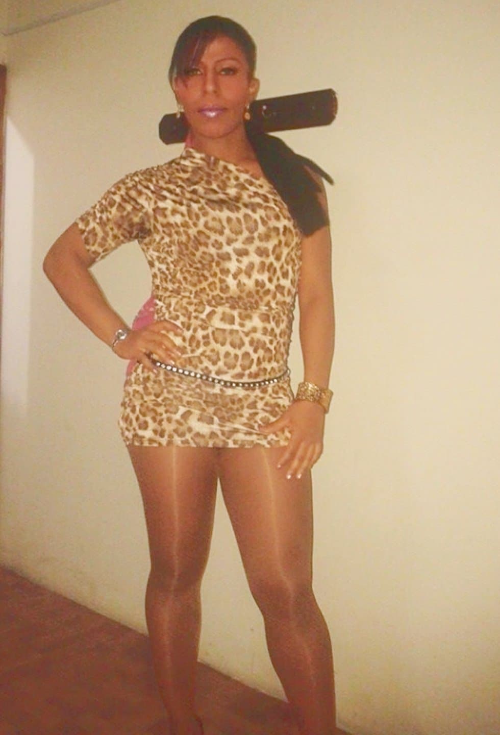 Click to view full size Valeria Cortéz - Bailarina de "Baila la Noche" - la conocí en la playa y me envía fotos sexy