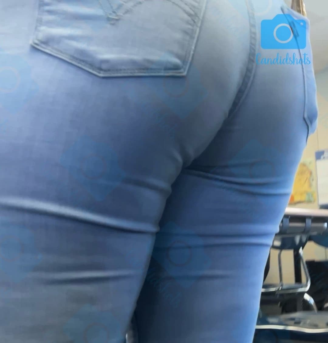 Latina wearing tight Levi’s pt.2