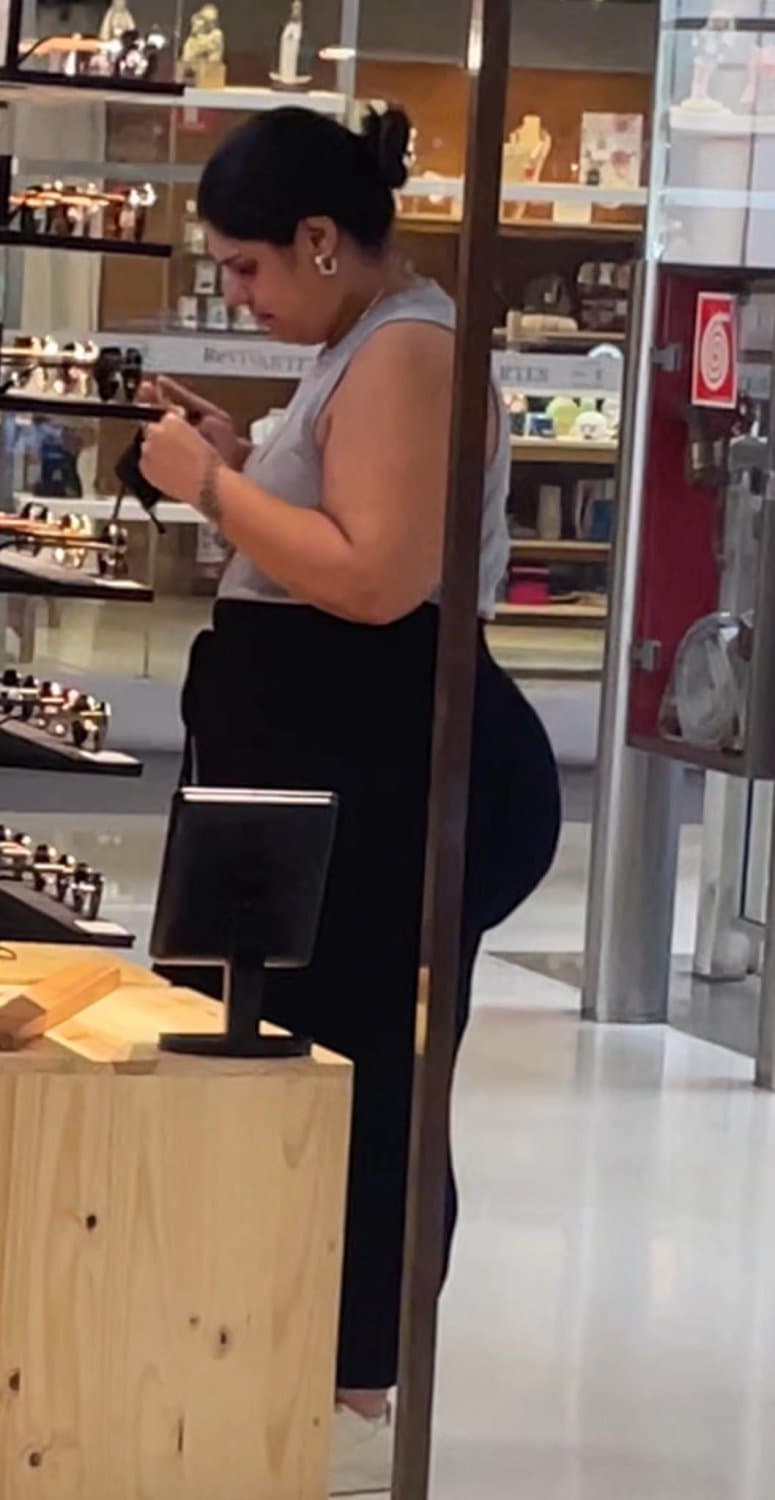 Vendedora Gordinha Gulosa Do Rabetão Gigante