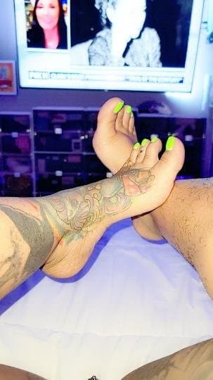 Mature ebony cougar pussy imprint panties milf mom pretty toes and feet tatted up FOUND IN HER PHONE