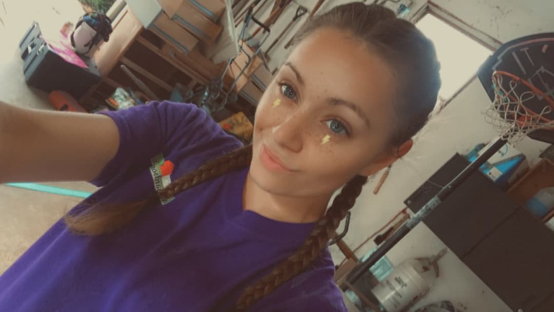 Pounding her pussy with her fuzzy socks on Pullin her hair with her sexy moans