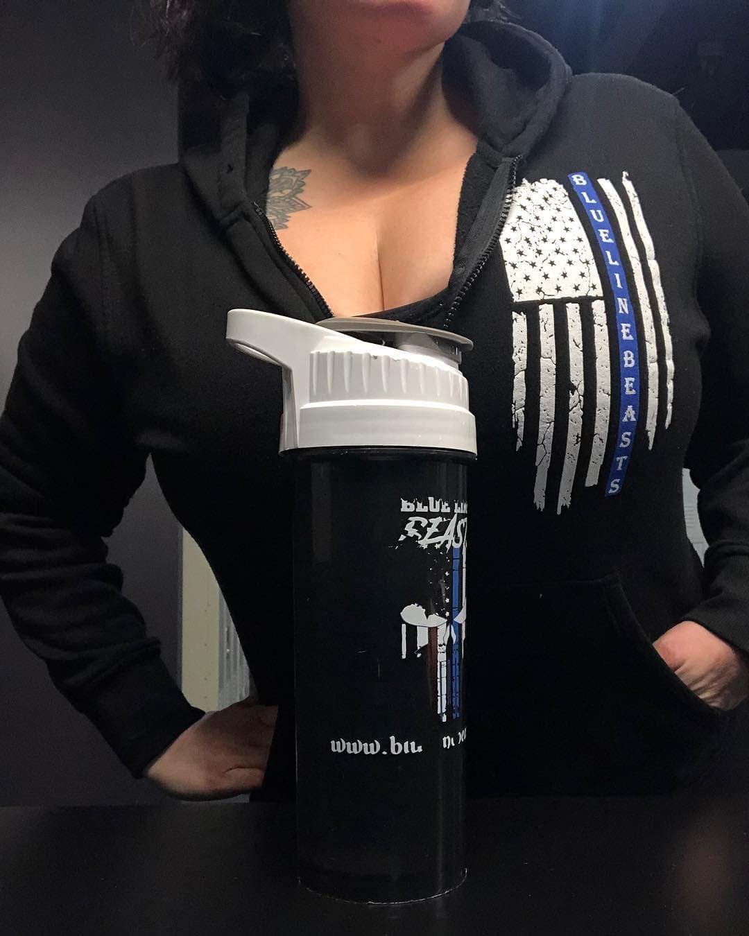 Off duty c0p pulls out her massive titties on camera for Mardi Gras