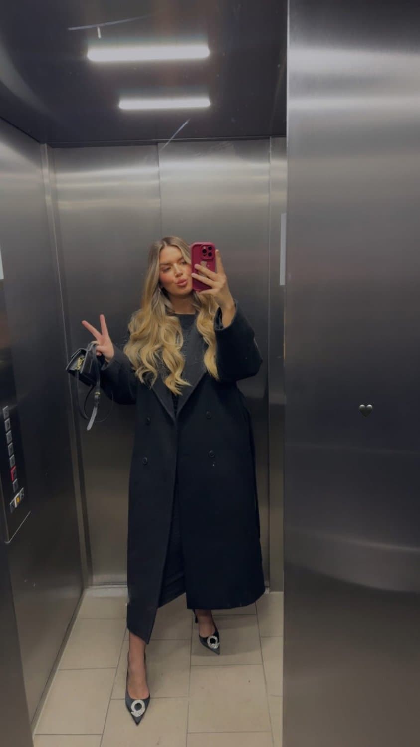 Hot bosnian slut with a great Body and nice legs and feet - footjob and cumface