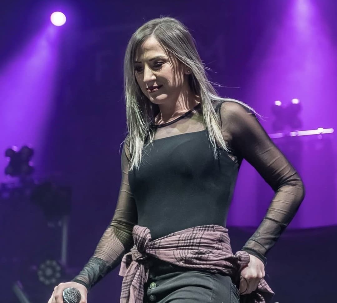 Slutty Jen with cum covered face after show backstage bukkake fake