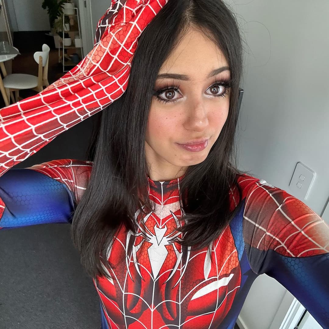 Vanessa R, 20. Spider girl with a fat ass