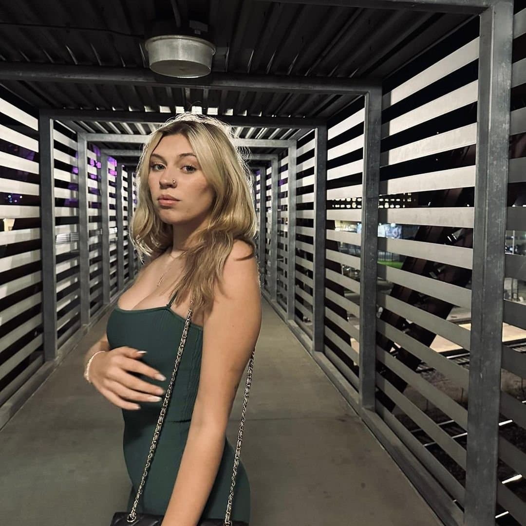 Cassidy’s very first time on the web kik taboooman1