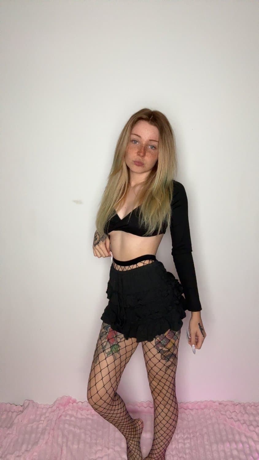 Click to view full size Making sure I end up in your wet dreams tonight