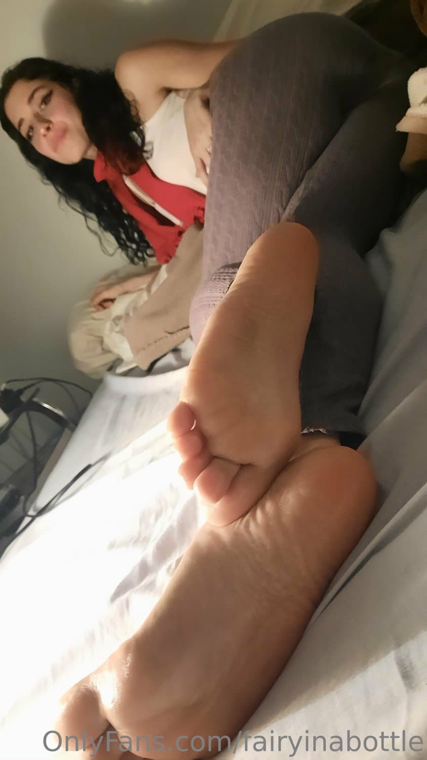 twin sisters sucking toes