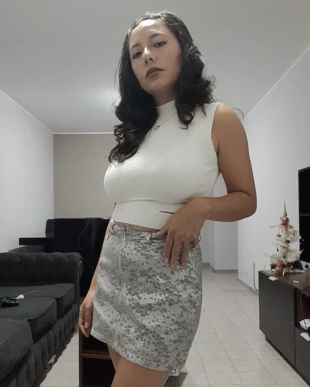 TREMENDA FLACA TETONA ARGENTINA/SKINNY ARGENTINA WITH HUGE TITS (SOFT)