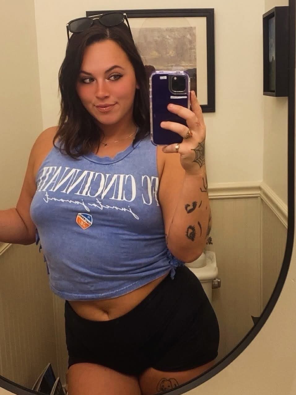 Little sis has a slutty older sis role model