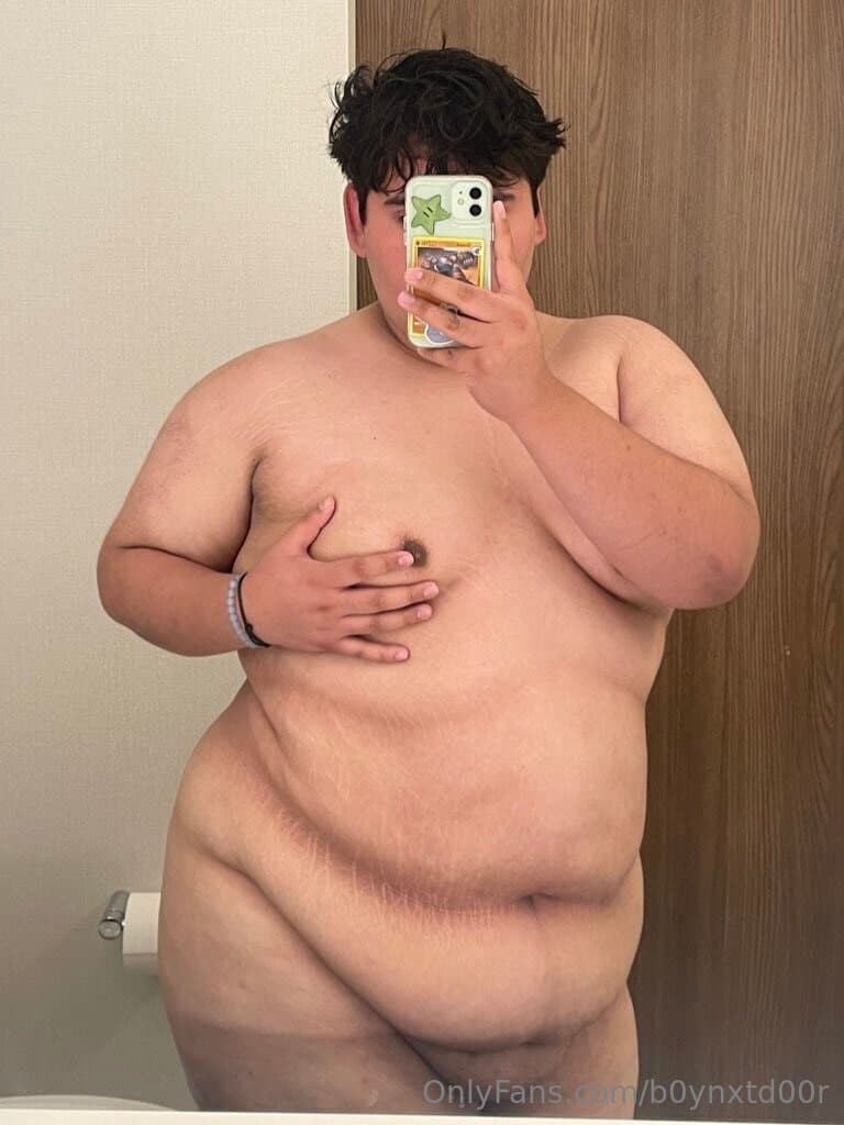 Another thicc bottom with a fat fuckable ass