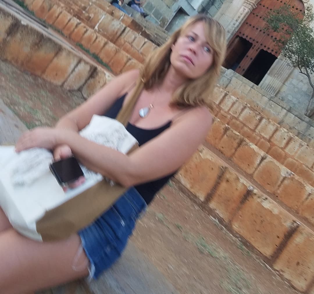 blondie in short (nice legs)